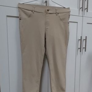 HUE cream colored amkle leggings
